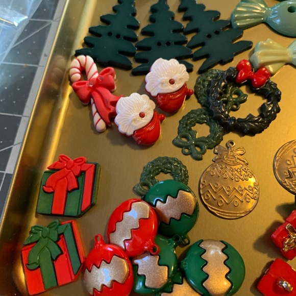Festive Holiday Button Collection - Picture 4 of 10